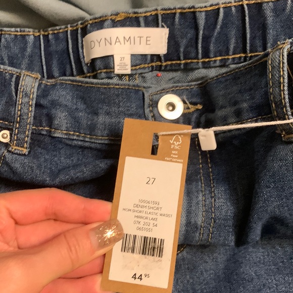 Dynamite Mom fit Denim shorts with elasticized waist-Size 27-NWT - Picture 3 of 3